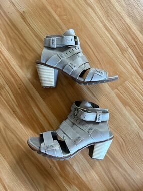 Sorel Nadia Buckle Leather Heeled Sandals - Kettle Grey Leather - Sz 7